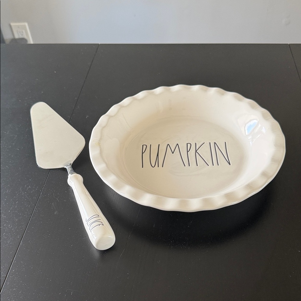 Rae Dunn Cream Pumpkin Pie Dish with Server
